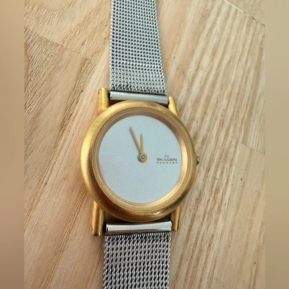 Skagen ladies gold tone silver tone stainless steel watch NEW BATTERY